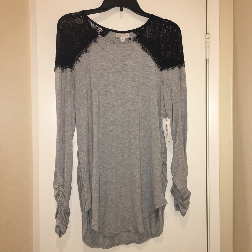 ♦️NWT♦️Black & Gray Top